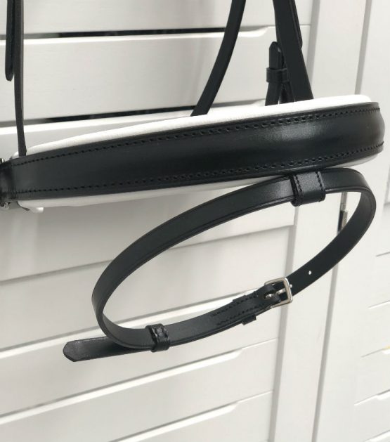 Venedig Black line Noseband Close